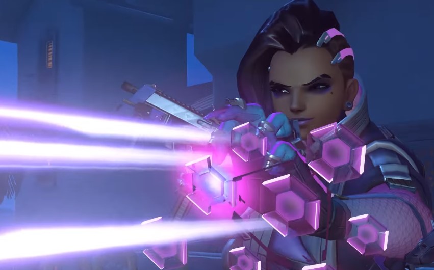 Sombra performs a hack in Overwatch